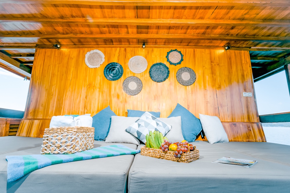 Indoor daybed lounge with woven wall plates and a fruit tray
