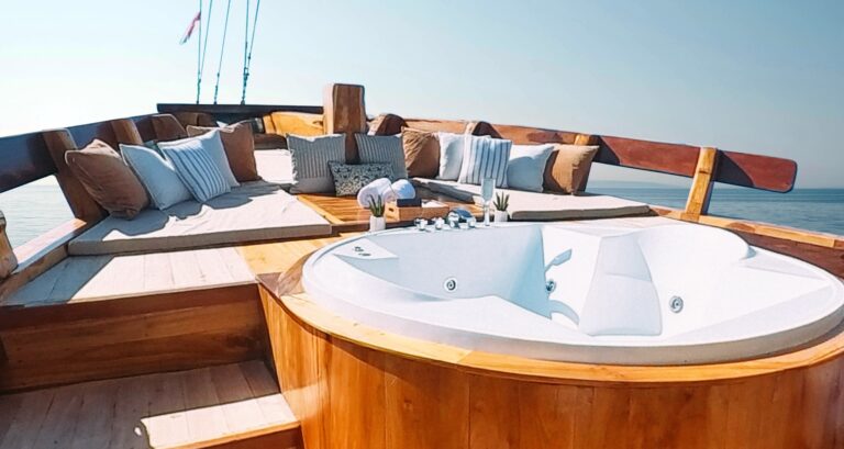 Angelica komodo liveaboard front deck jacuzzi surrounded by cushioned seating
