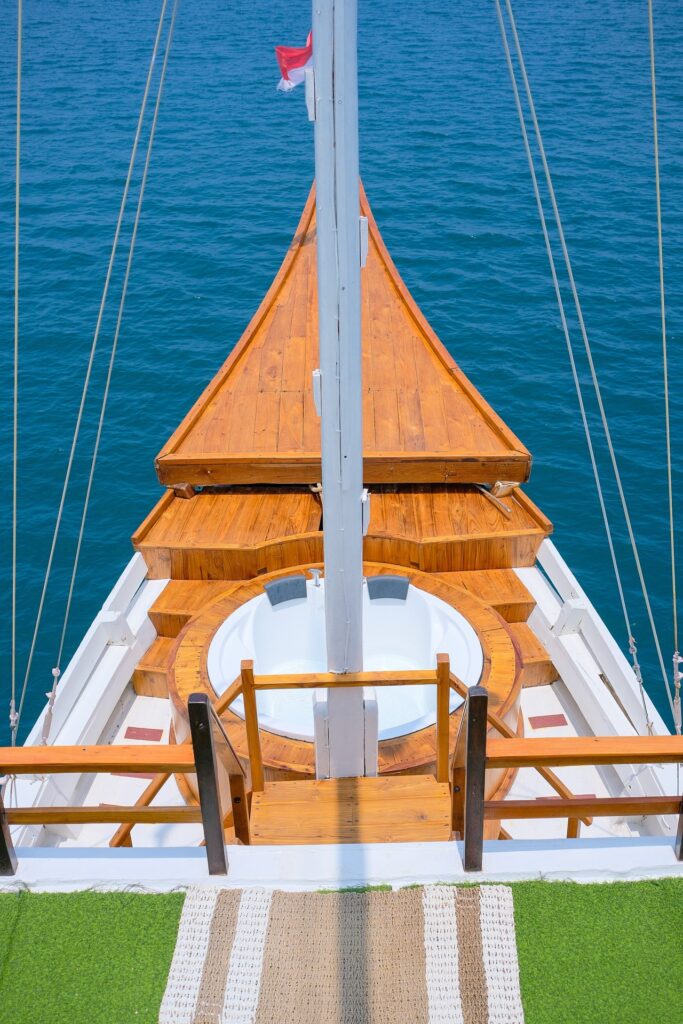Top down view of the round jacuzzi built into the wooden bow of the Dinara