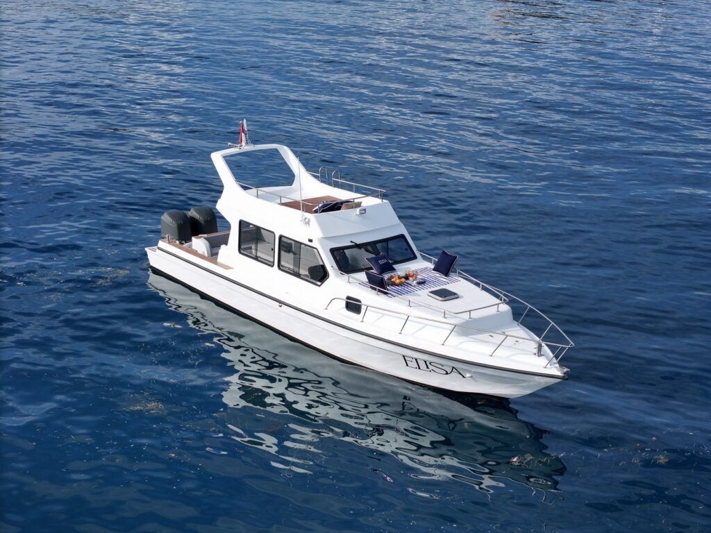 Elisa komodo speedboat cruising alone across deep blue open water