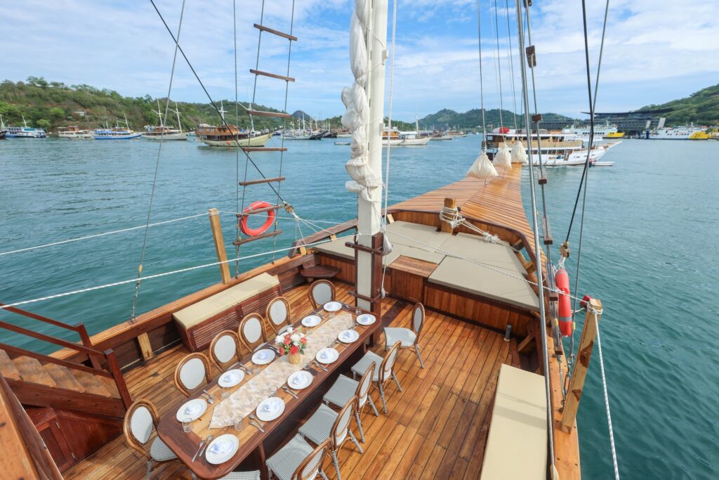 Elrora bow deck set with a long dining table for an alfresco meal