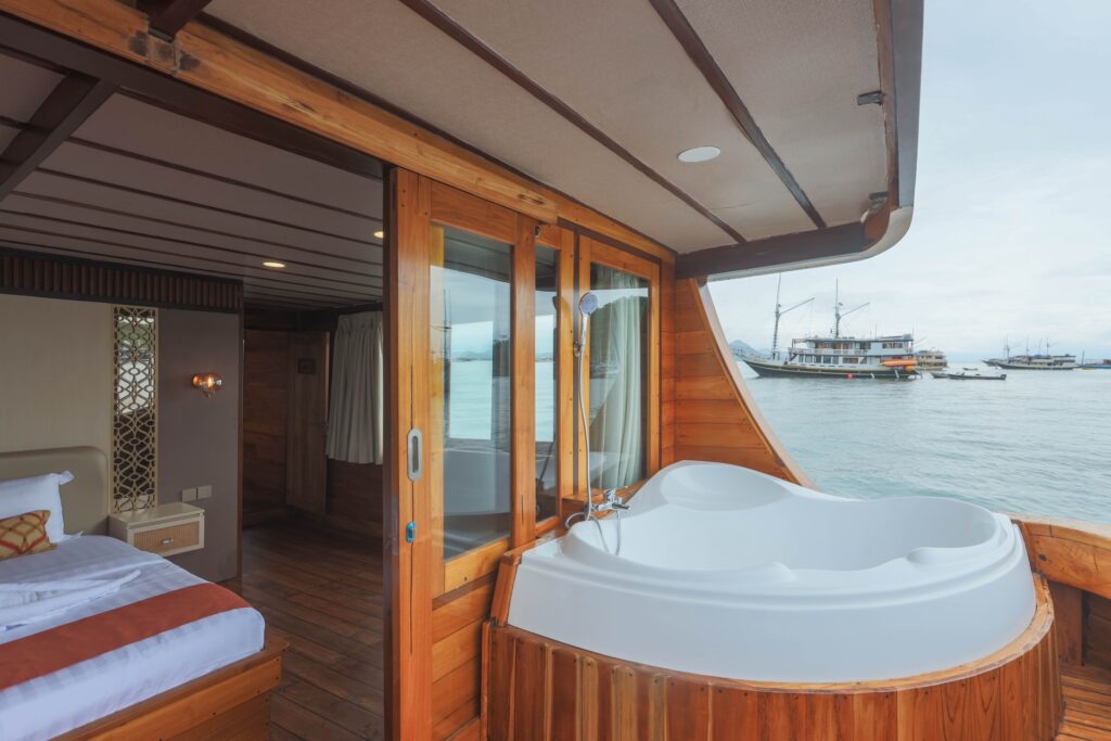Elrora owners suite private balcony with an outdoor jacuzzi tub