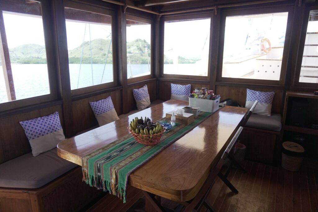 Indoor dining table on the Leticia with a green runner and patterned pillows