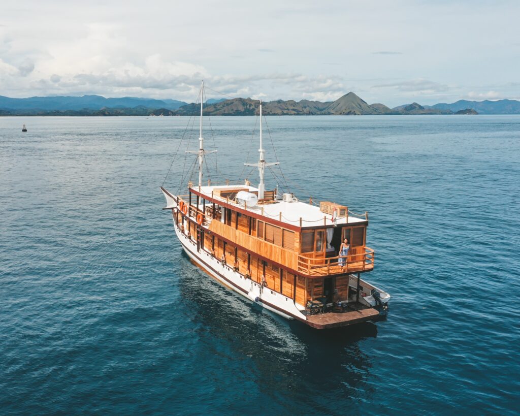 Papiton Duwa Komodo liveaboard cruising past distant hills and islands