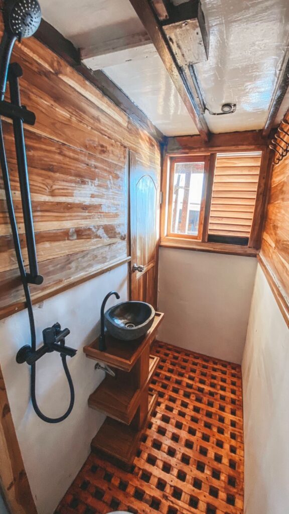 Papiton Duwa's en-suite bathroom with a black stone sink and slatted wood flooring