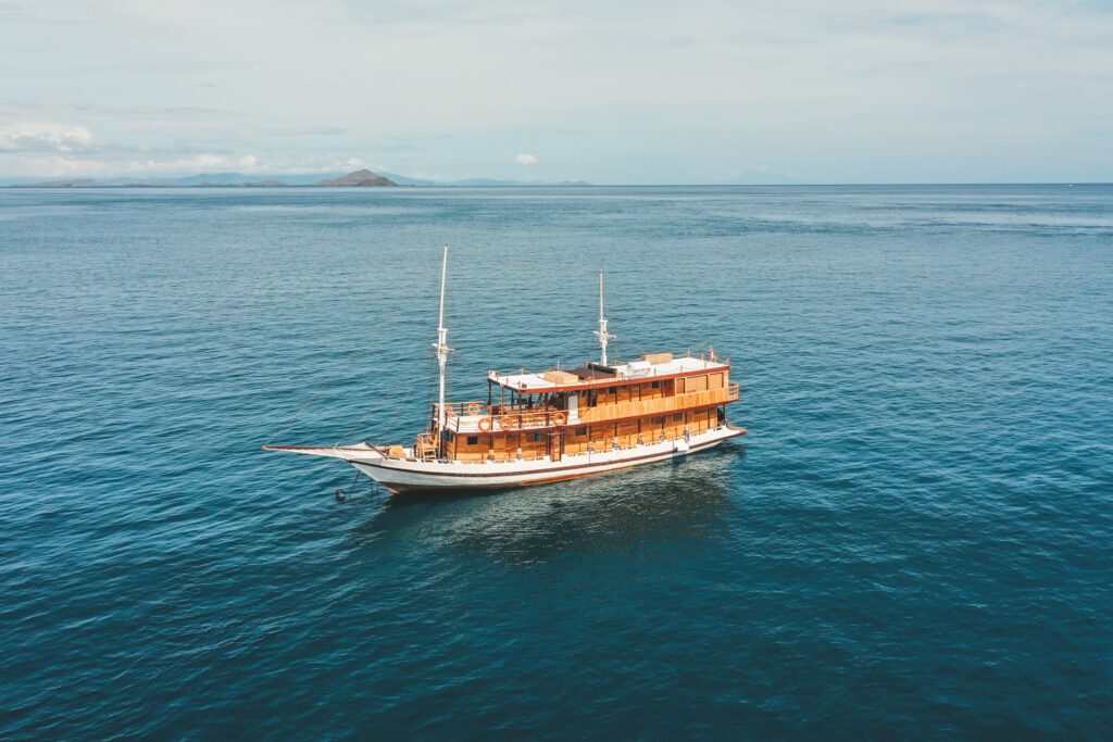 Papiton Duwa under way, side profile against open blue ocean