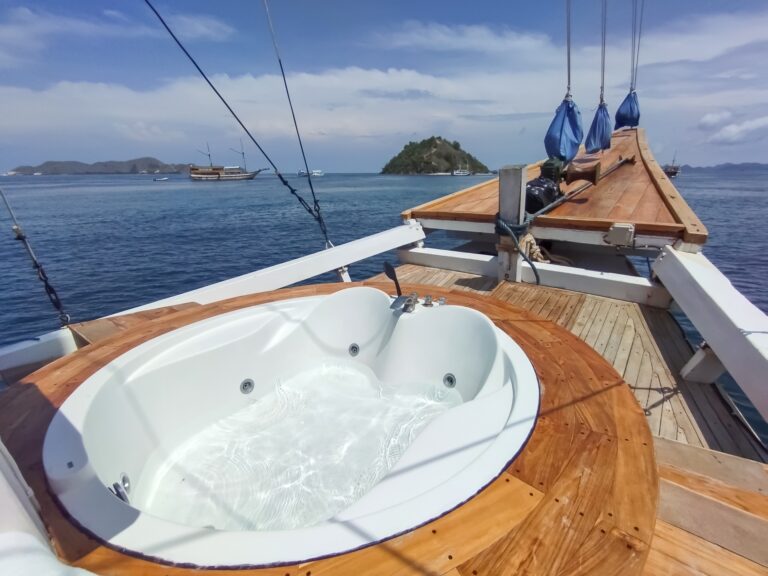 Soe Besar Vanrei komodo liveaboard bow jacuzzi with a view of moored boats