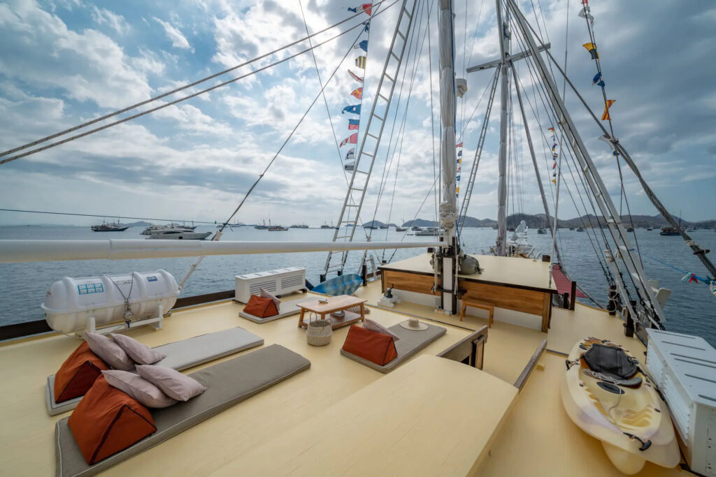 Jakare sundeck with signal flags, mast and cushioned lounge seating