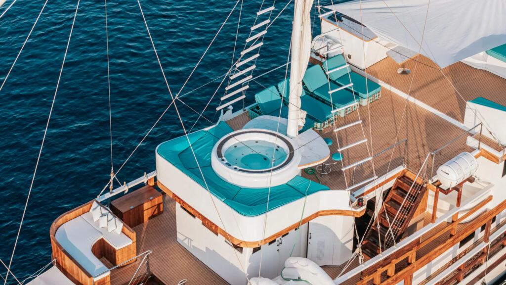 Jacuzzi on the Kayra sundeck, seen from above