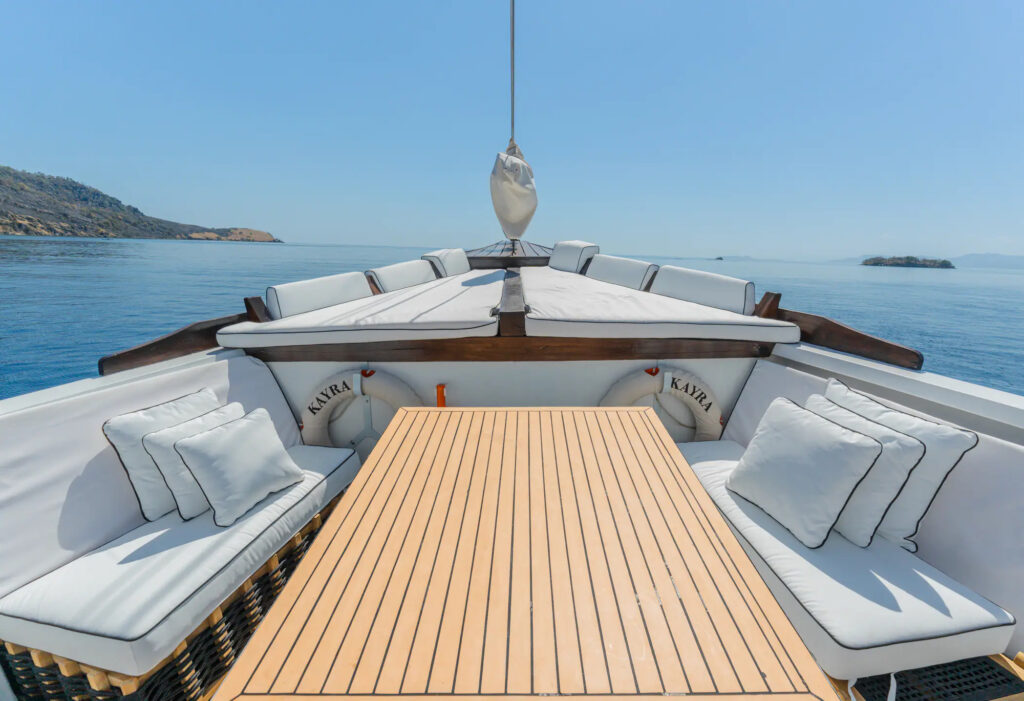 Symmetrical view along the bow deck of the Kayra phinisi