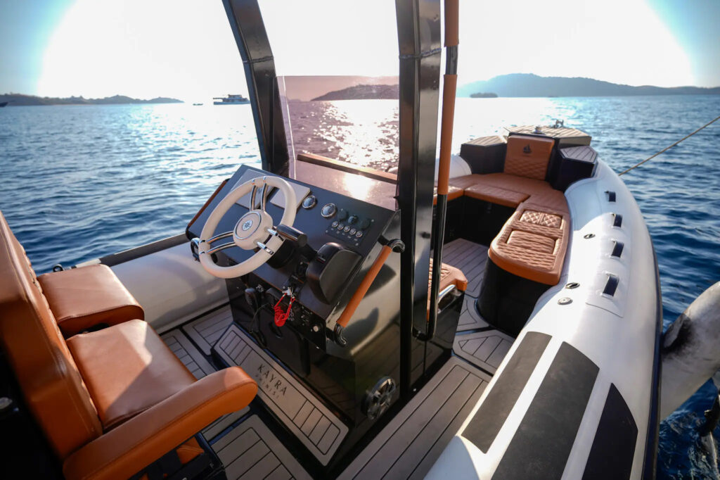 Helm and cockpit of the Kayra tender