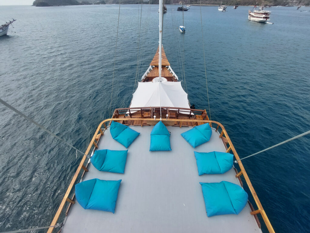 Lady Grace liveaboard bow sundeck with teal bean bags overlooking the harbor