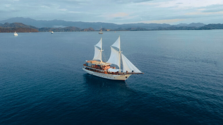 Phinisi under full sail on a Komodo boat tour out of Labuan Bajo